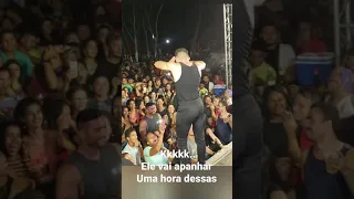 DANCARINO FULERAGEM DOIDO PRA APANHAR NO MEIO DA PLATEIA  KKKK...