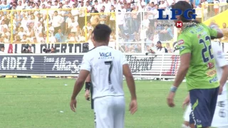 Sebastián " el loco " Abreu derrochó experiencia en el fútbol salvadoreño