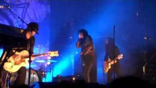 The Dead Weather - I Cut Like A Buffalo / A Child Of Few Hours Is Burning To Death