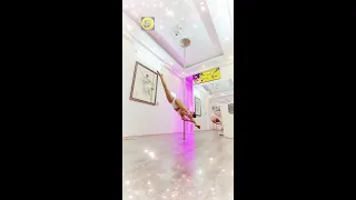 Chìm đắm trong tình yêu lãng mạng kiểu Pháp với LOVE STORY - Indila - Vietnamese Pole Dancing