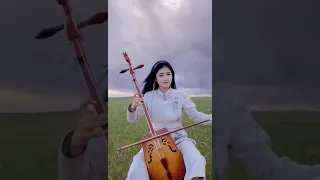 モンゴル人の国宝の馬頭琴演奏