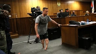 Pistorius walks without prosthetics in court