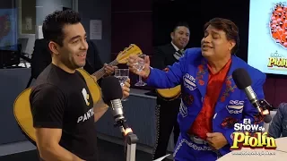 Omar Chaparro canta con Juan Gabriel en inglés en El Show de Piolín