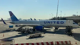 Washington DC (IAD) ~ Newark (EWR) - United Airlines - Boeing 757-200 - Full Flight