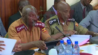 Police chief General Kale Kayihura's paper file vs Prisons chief John Byabashaija's iPad