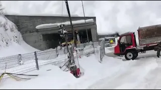 Swiss soldiers being surprised by an avalanche while preparing for the WEF