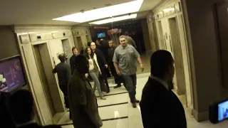 Paul McCartney saindo do Sheraton Hotel em Porto Alegre - 2010