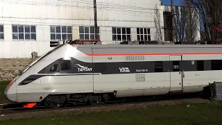 ЧС4-082 с поездом №750 и отправление ЭКр1-001 по станции Святошин