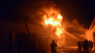 Несколько часов тушили пожар на складе автозапчастей в Шымкенте