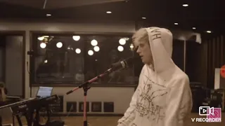 Machine gun Kelly sings candy live