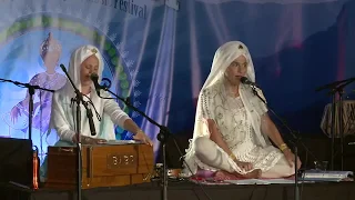 Kundalini Yoga for Circulation and Detoxification by Snatam Kaur & Gurmukh   YouTube