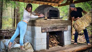 OFF GRID LIVING // WOOD FIRED PIZZA OVEN Day 8 | 1st FIRE to CURE BRICK | Cob Clay w/ Feet - Ep. 110