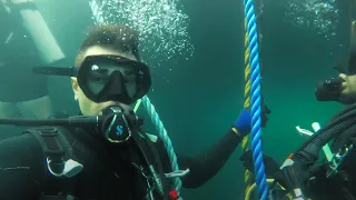 100 FOOT DIVE in 40 Fathom Grotto