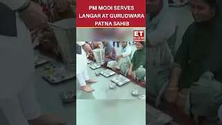PM Modi serves langar at Gurudwara Patna Sahib | #etnow #pmmodi #gurudwarapatnasahib #shorts