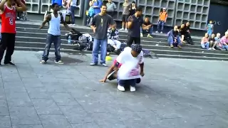 Breakdancer in Berlin mit Zuschauer Kay One & Nyze