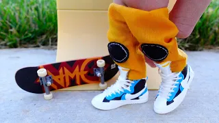 FINGER SKATEBOARD TRICKS | Unboxing new TECH DECK RAMP and FINGER BOARD | Finger sneakers