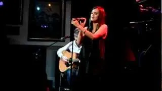 DIA FRAMPTON Live in Manila: Don't Kick the Chair