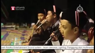 Sumpah imut banget. Gus AZMI baru ikut syubband. Sluku-sluku batok- VOC. Hendra.