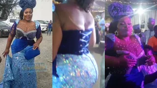 SEE HOW BIMBO THOMAS BECOMES THE CYNOSURE OF ALL EYES WITH HER DRESS AND DANCING STEP AT AKIN OLAIYA