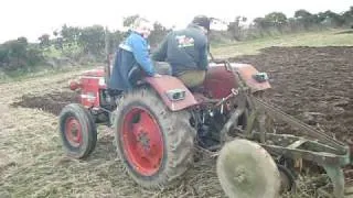 Zetor 2511 ploughing