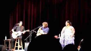 Jack Johnson, John Cruz, and Paula Fuga Play Little Bit of Love