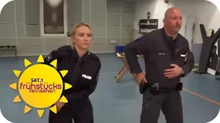 SO SCHWER ist die AUFNAHMEPRÜFUNG bei der POLIZEI! | SAT.1 Frühstücksfernsehen | TV