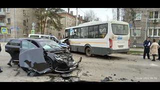 ДТП произошло на перекрестке улиц Курчатова и Ленинградской в подмосковной Дубне