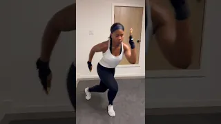 😂 Watch Sarah Jakes Roberts exercise! 😂😂😂