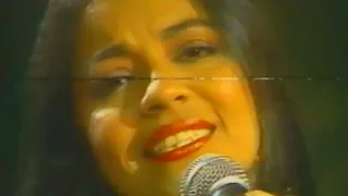 Paulo Sérgio e Perla numa montagem sonora de 1987  cantam "''Índia"