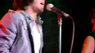 Arnel Pineda - If you leave me now, 4-30-11