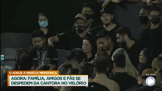 Maiara e Maraisa e Henrique e Juliano cantam no velório de Marília Mendonça.