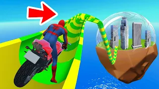 دفع المياه الشرائح ميغالودون Superheroes on Bike Drive Water Slides from Sky to Glass City in GTA 5