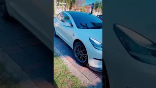 TikTok Evacuare Tesla popcorn