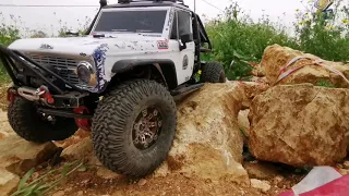 Axial scx10 vs Gmade R1