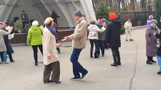 А я ревную тебя Танцы в парке Горького Апрель 2021 Харьков