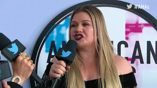 Kelly Clarkson Interview - AMAs Red Carpet 2017