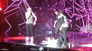 Louis Tomlinson falls on stage, One Direction - Kiss You, Adelaide Australia 2013