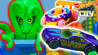 Ultimate Garage Crew Protects Hot Wheels City from Giant Octopus 🐙 | Hot Wheels