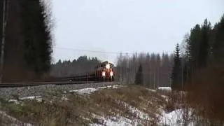 Freight train 4069 passes Säisä level crossing