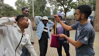 TULIOGOPA TUKAKIMBIA!! KENYAN MAGICIAN wows  THE CROWD WITH HIS MAGIC TRICKS