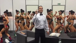 Robbie Williams backstage