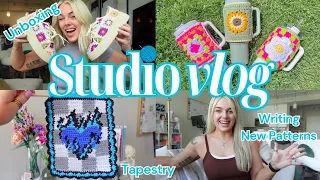 Crochet with me / Studio Vlog- tapestry, writing my own patterns & getting organized after a market