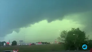 The sky in the USA turns green