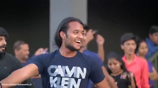 Bollywood  Flashmob  Takitaki Aankhmarey Chiknychameli