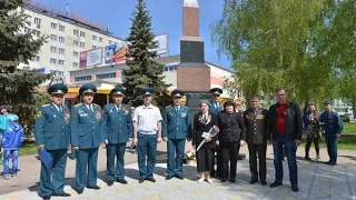 9 мая. Бугульма. Возложение цветов к стеле пожарного - Героя Советского Союза Газинура Гафиатуллина