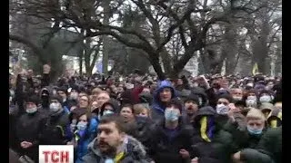 Люди по всій Україні повстали проти свавілля влади