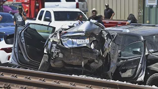 3 killed, dozens hurt in Amtrak train crash in Missouri