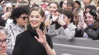 Rosamund PIKE @ Paris Fashion Week 27 september 2022 show Dior