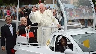 Pope Francis hails warming US-Cuba ties on arrival in Havana