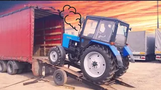 Синий трактор БЕЛАРУС 82.1 - отгрузка трактора мтз 82 покупателю
